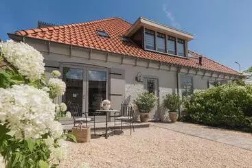 Aamiaismajoitus (B&B) Chez Lindy Country Guesthouse