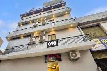 Fabhotel Globe Inn