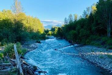 پانسیون Olympic Trail Retreat