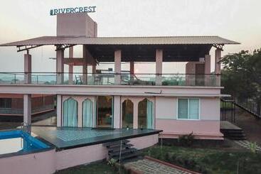 Pensão Rivercrest Stays