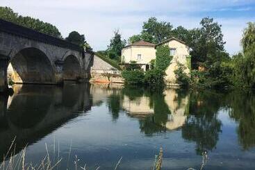 Bed and Breakfast Petit Boudoir The Riverside Retreat