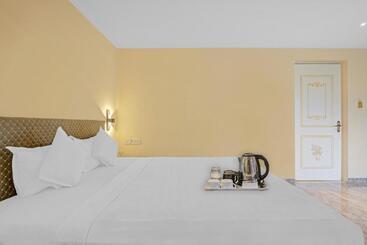 Hotel Collection O White House