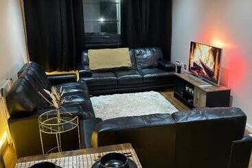 Luxury 1 Or 2 Bedroom Apartment Birmingham City Centre