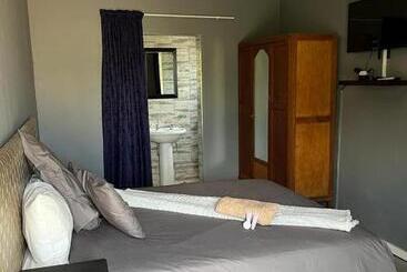 ベッドアンドブレックファースト Balfour Lodge