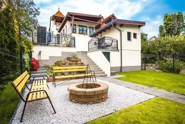 Bed and Breakfast Kiss Henézi Guest House