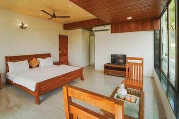 Fabhotel Highland Park