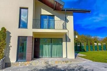 بنسيون Casa Brad