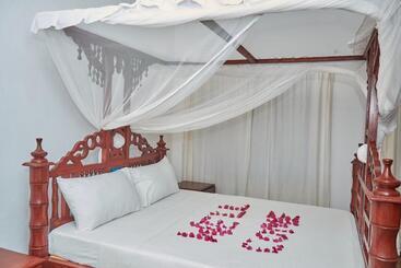 هتل آپارتمان Beach Way Villa