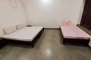 בית מלון כפרי Oyo Flagship Signature