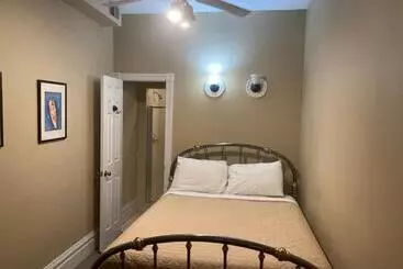 ベッドアンドブレックファースト Queen Bed With Private Ensuite Bathroom In Lakeview   3d