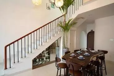 هتل De V Charm Homestay