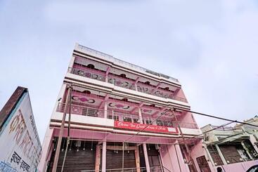 Oyo 82187 Divine Inn Hotel And Guest House