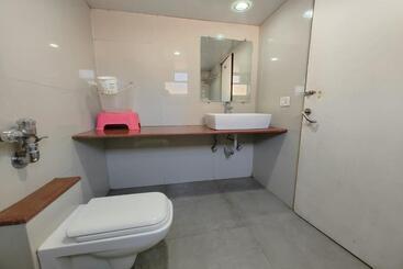 Hotel Kaizen Stays & Resto