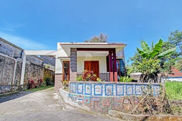 هتل Agustha Homestay By Oyo