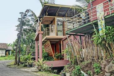 Hotel Candi Candi Ubud Syariah By Oyo