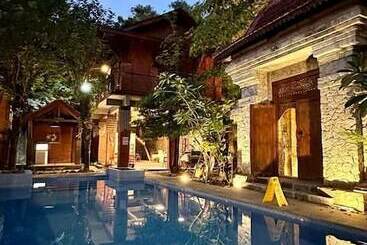 בית מלון כפרי Djawata Resort & Gallery