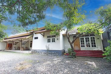 בית מלון כפרי Spot On 92973 Madani Syariah Guesthouse