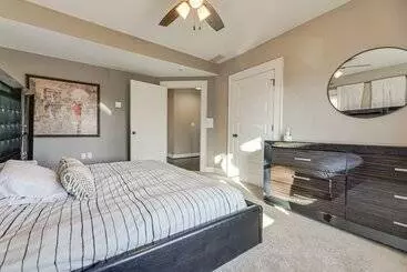 Mökkimajoitus Charming Cincinnati Home W/ Spacious Deck!