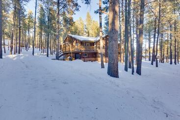 کلبه Cozy Angel Fire Cabin W/ Wood Burning Stove!