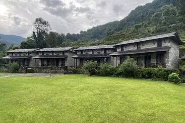 Mountain Lodges Of Nepal   Tomijong