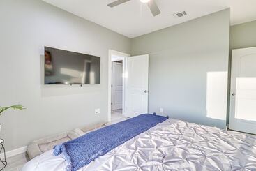 Vidéki Ház Modern Farmhouse In Del Valle: Rural Setting!