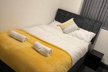 إقامة Stunning 4 Bed House In Leeds Close To Center