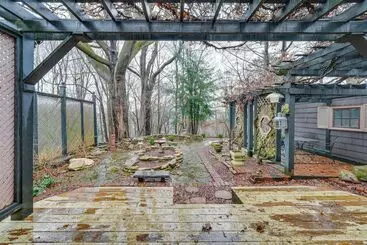 Mökkimajoitus Spacious Jamestown Home Near Nat L Comedy Center!