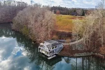 Landhus Unique Smith Mountain Lake Home Over Water W/ Dock