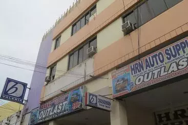 ペンション Iloilo Budget Inn   Valeria