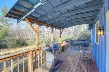 Mökkimajoitus Burnsville Cabin W/ Deck & Trails   Dog Friendly!
