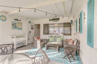 Lovely St Pete Beach Cottage, Walk To Beach & Town