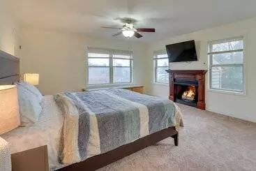 Mökkimajoitus Poconos Retreat W/ Lake & Mountain Views!