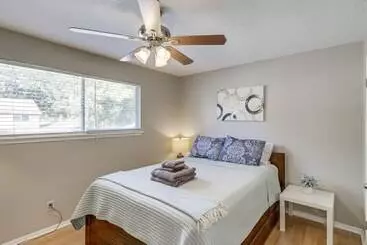 Landhus Spacious Spring Retreat W/ Heated Pool & Spa!