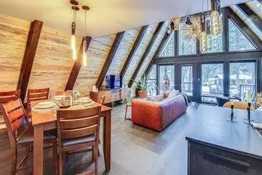 Mökkimajoitus Stunning A Frame Cabin, Steps To Clark Fork River
