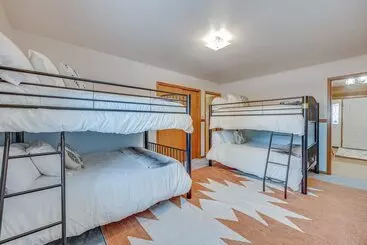 Mökkimajoitus Stunning Calhan Home W/ Indoor Pool!