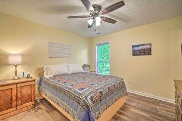별장 Cartersville Family Home W/ Spacious Backyard