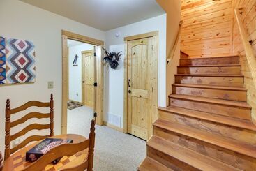 بيت ريفى Cozy Ellijay Cabin W/ Deck + Indoor Pool Access!