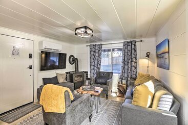 קוטג'' Cozy Zephyr Cove Cabin, Walk To Lake Tahoe!