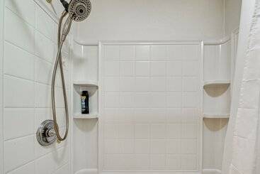 קוטג'' Home In Temple W/ Screened Porch + Gas Fireplace!