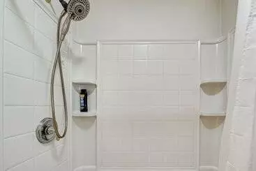 Mökkimajoitus Home In Temple W/ Screened Porch + Gas Fireplace!