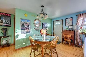 コテージ Peaceful Necedah Retreat: 3 Mi To Lakes!