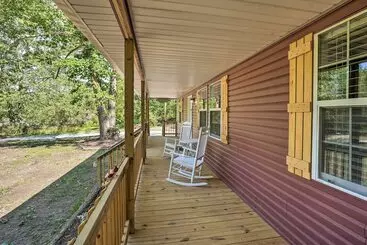 Landhus Rock Spring Hideaway W/ Large Yard + Grill!