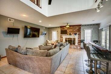 Kır Evi Spacious New Orleans Retreat W/ Wet Bar + Yard!