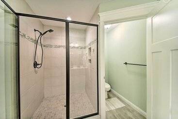 Kır Evi Spacious Norfolk Home W/ Private Hot Tub!