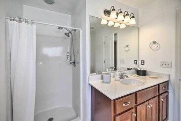 Landhus The Lucas:  Cheery House W/ Fenced Backyard!