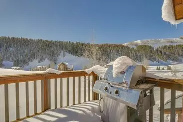 Mökkimajoitus Cb Trailhouse    Walk To Meridian Lake!