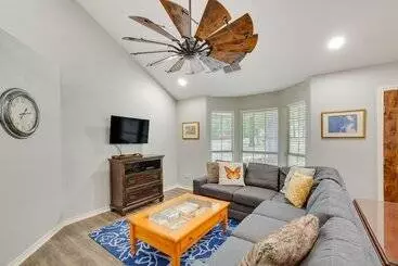 コテージ Holly Lake Retreat W/ 3 Community Pools & Yard