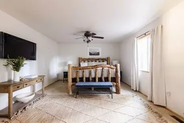 Mökkimajoitus Jumper By Avantstay Serene Stylish Cabin W/ Hot Tub