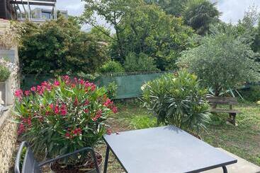 هتل آپارتمان Les Studios Du Chemins Vert