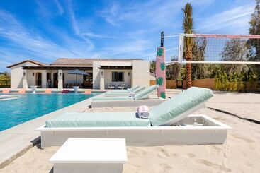 קוטג'' Nahana By Avantstay Pool, Pickleball, And Chic Design